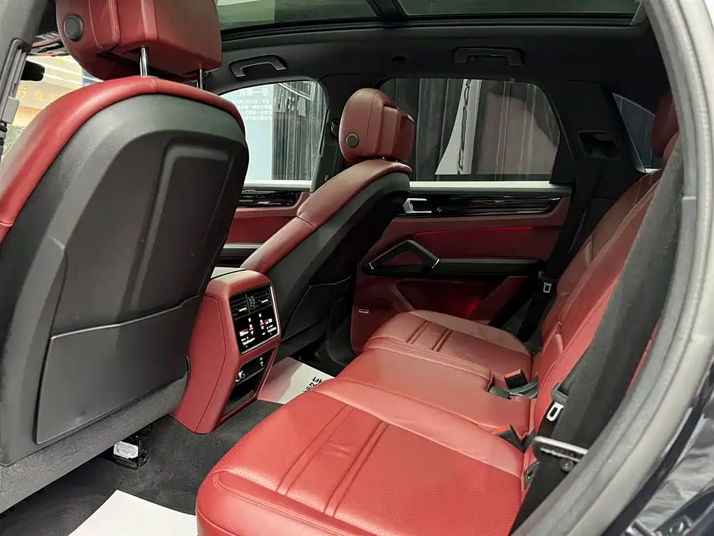 Porsche Cayenne 2022 Platinum Edition