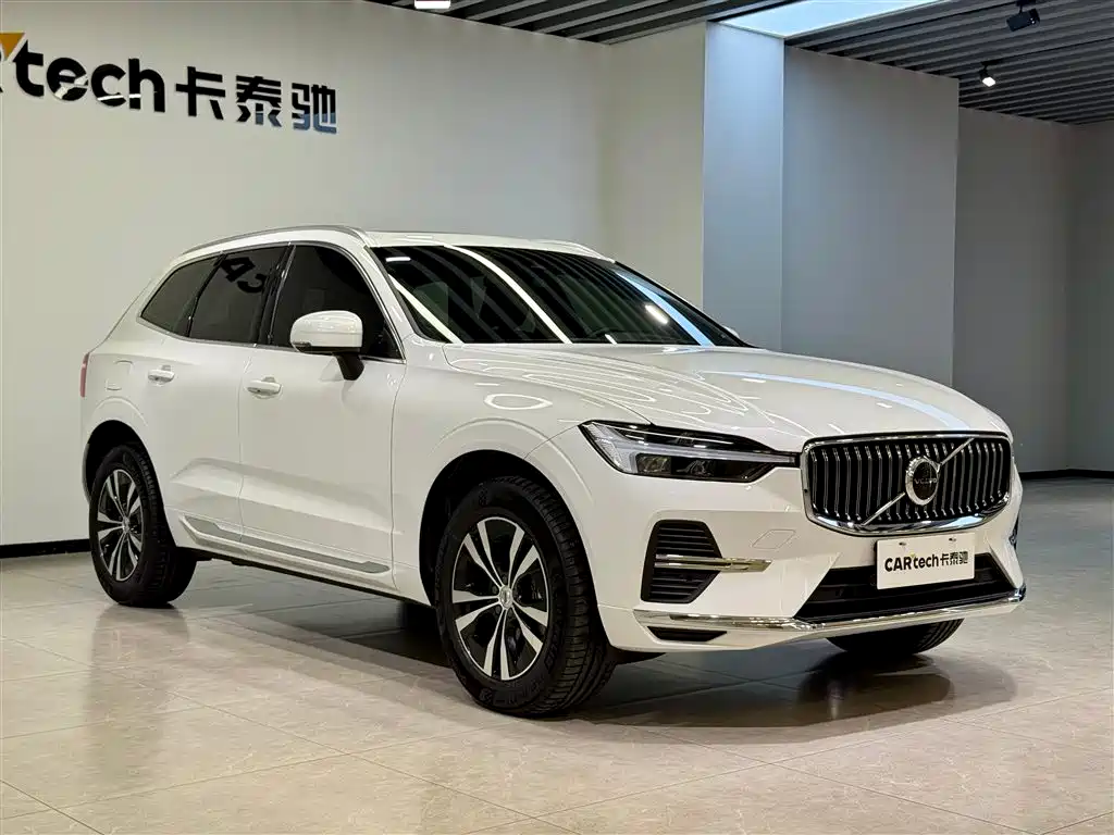 Volvo XC60 2025 B5 AWD Momentum Luxury Edition