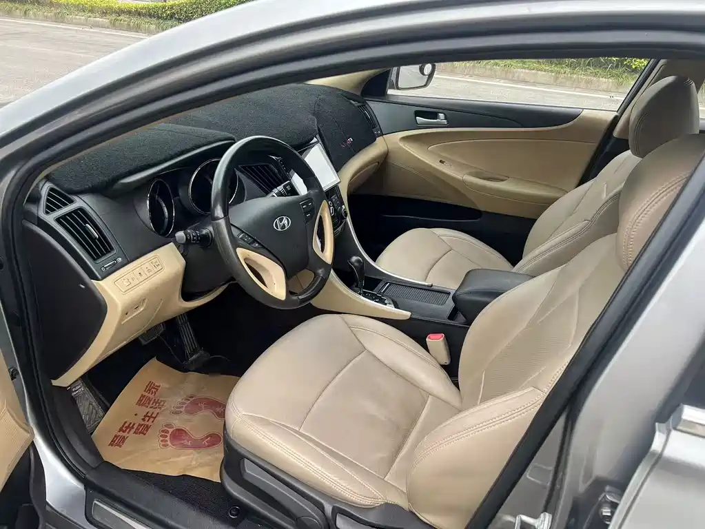 Sonata 2011 2.0L Automatic Leading Edition
