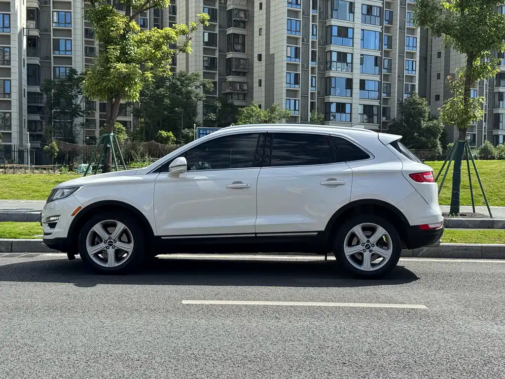 Lincoln MKC 2014 model 2.0T FWD Premium Edition