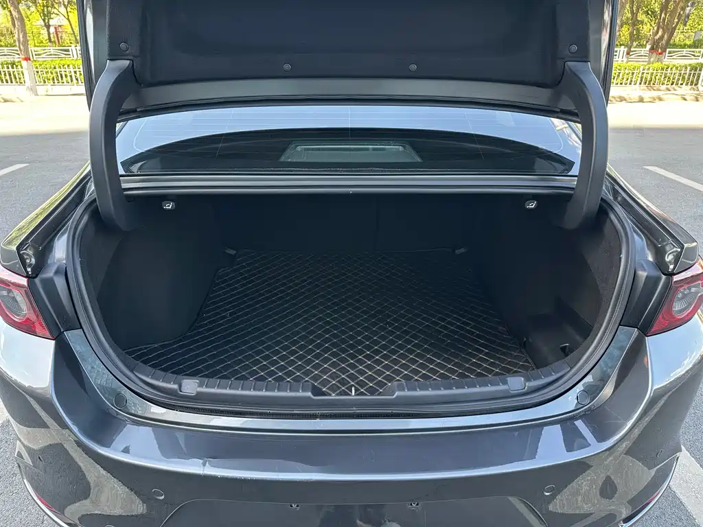 Mazda 3 Axela 2022 2.0L Automatic Zhiya Edition