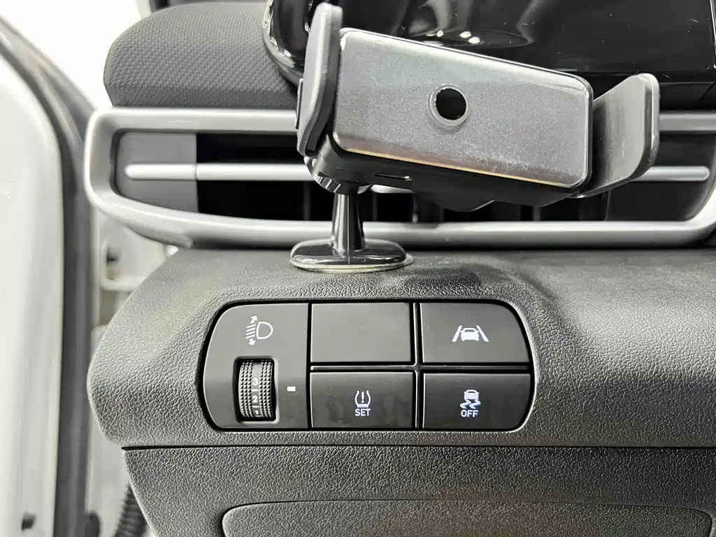 Hyundai Elantra 2022 1.5L CVT LUX Premium Edition