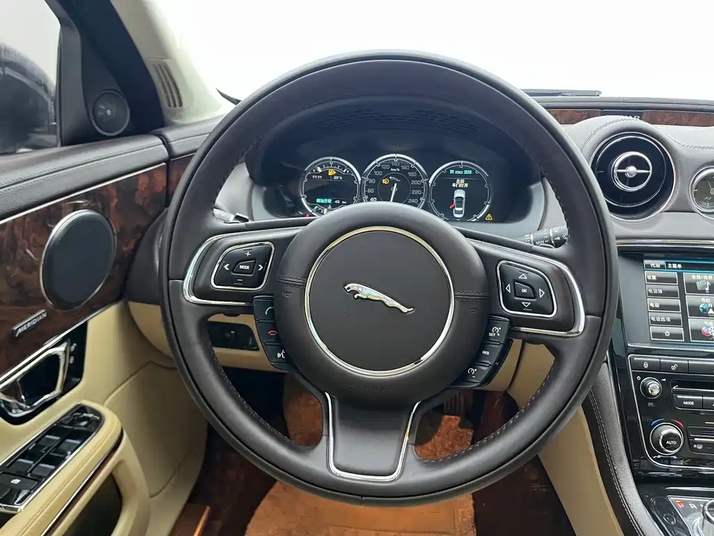 Jaguar XJL 2015 3.0 SC RWD Panoramic Business Edition