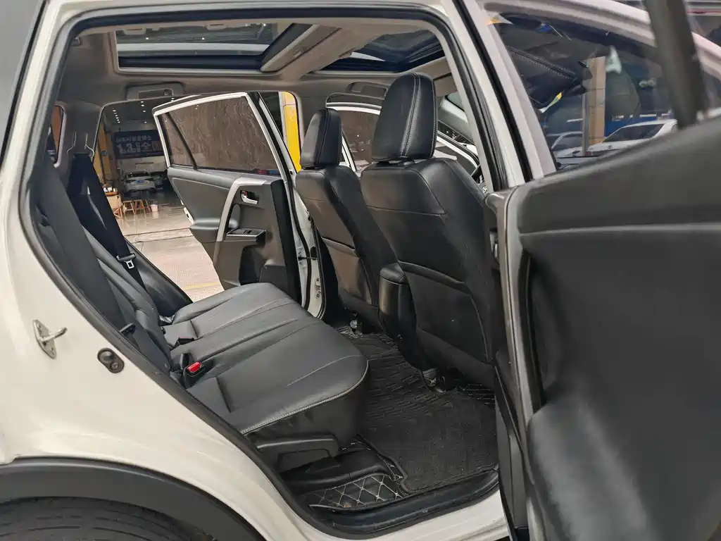 2016 Toyota RAV4 2.5L Automatic AWD Premium