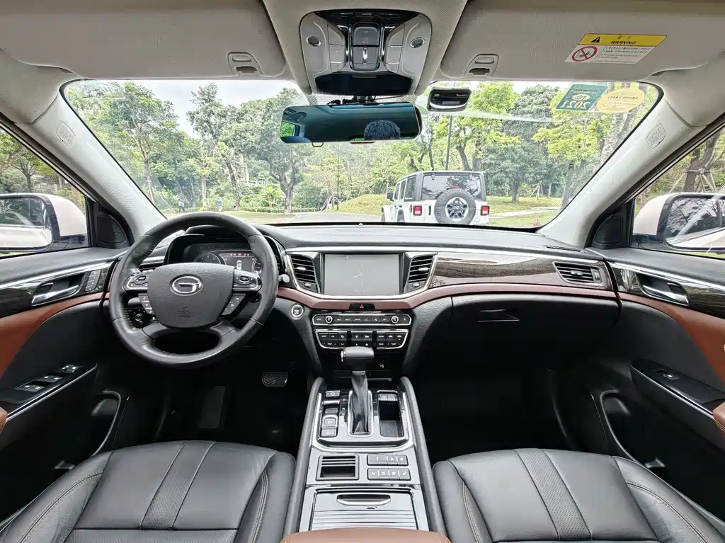 GAC Trumpchi GS8 2017 320T FWD Luxury Intelligent Connected Edition (7-Seater)