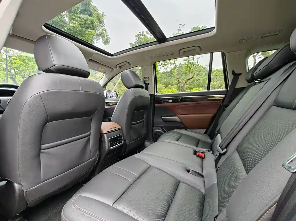 GAC Trumpchi GS8 2017 320T FWD Luxury Intelligent Connected Edition (7-Seater)