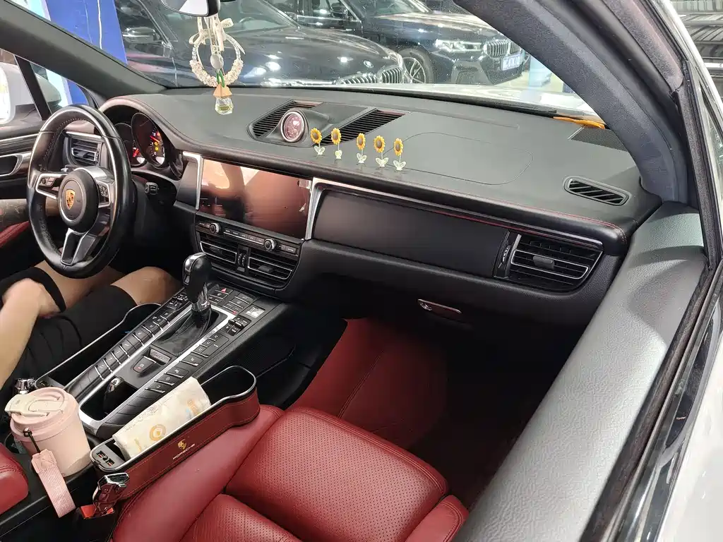 2020 Porsche Macan 2.0T