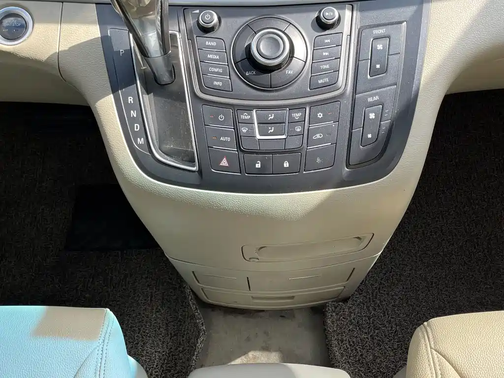 Buick GL8 2014 2.4L CT Luxury Business Comfort Edition