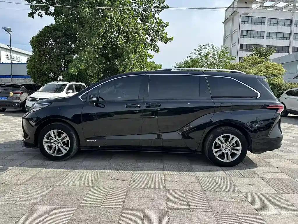 Toyota Sienna 2024 2.5L Hybrid AWD Premium