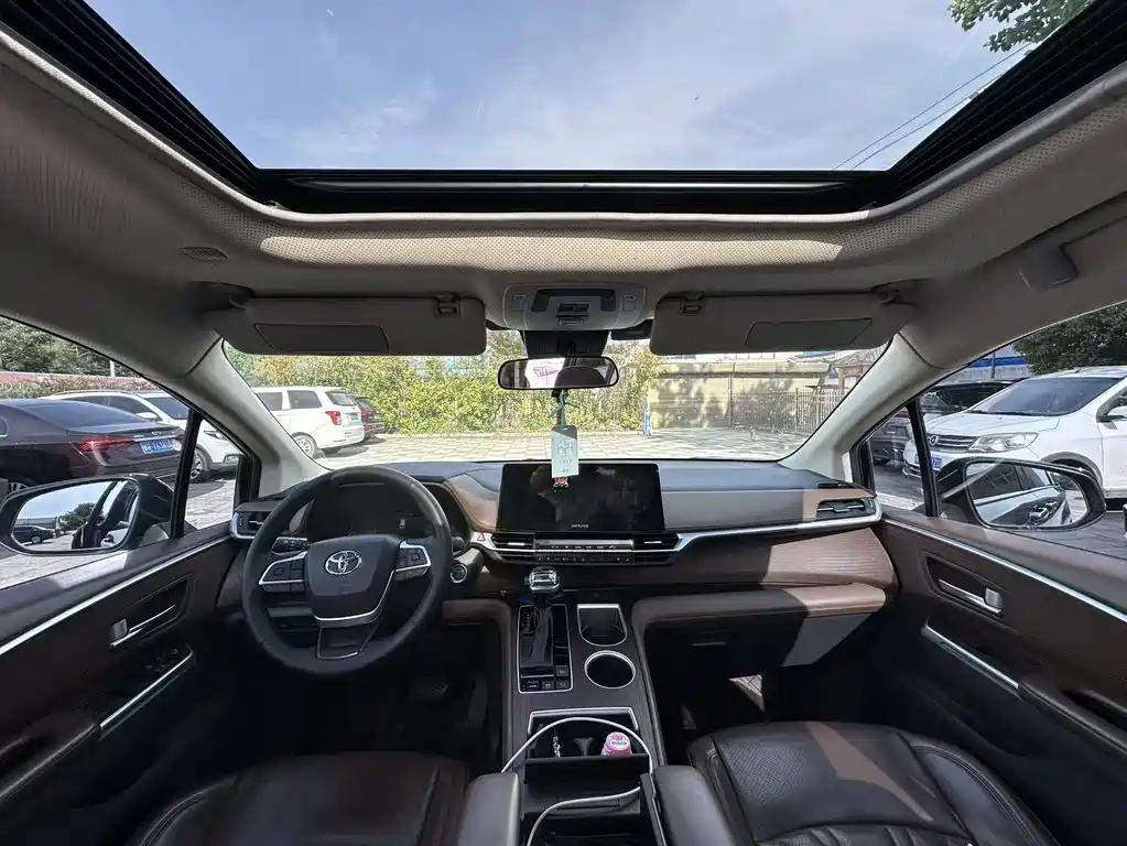 Toyota Sienna 2024 2.5L Hybrid AWD Premium