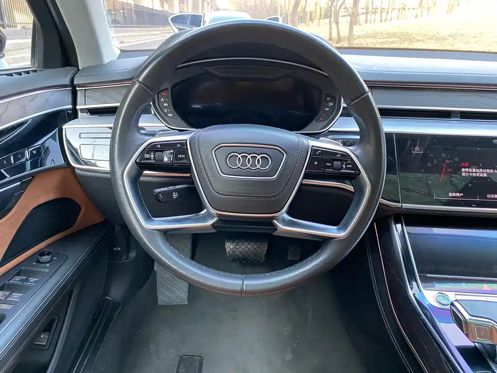 Audi A8L 50 TFSI quattro 2024