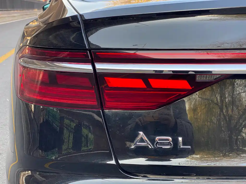 Audi A8L 50 TFSI quattro 2024