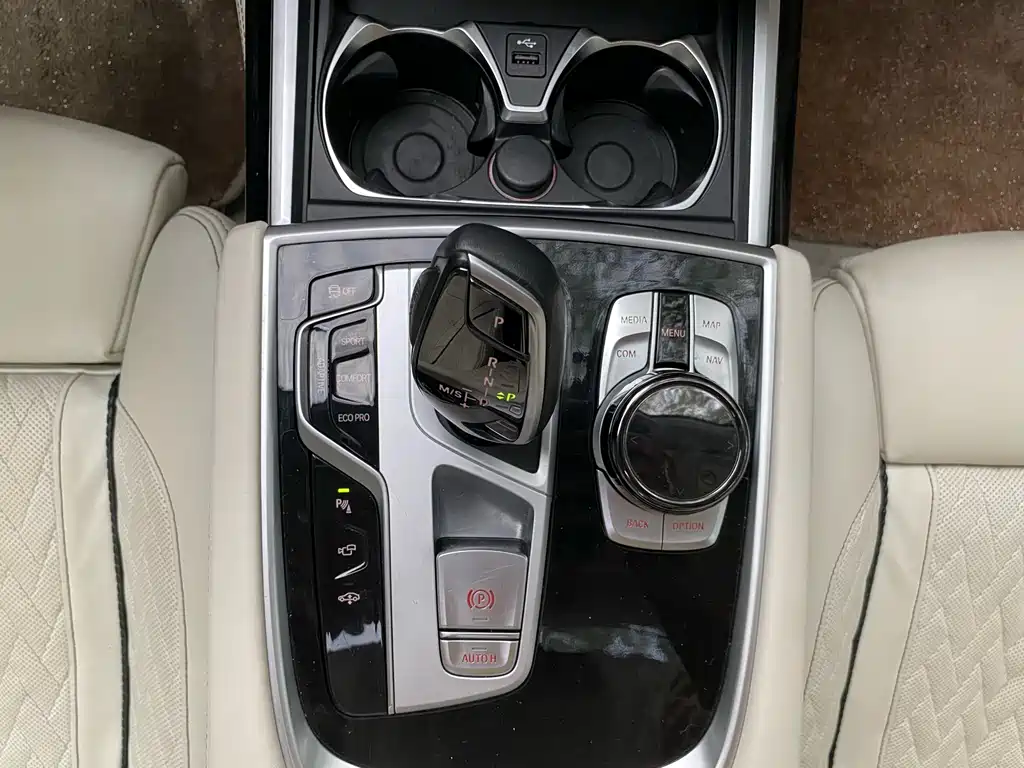 BMW 7 Series 2022 740Li xDrive Executive Luxury Package - фото 26