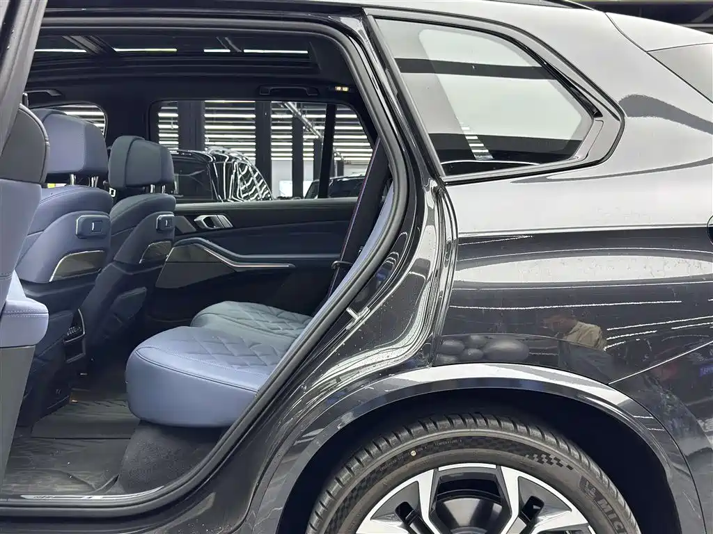 BMW X5 2026 xDrive 40Li M Sport Midnight Black Edition