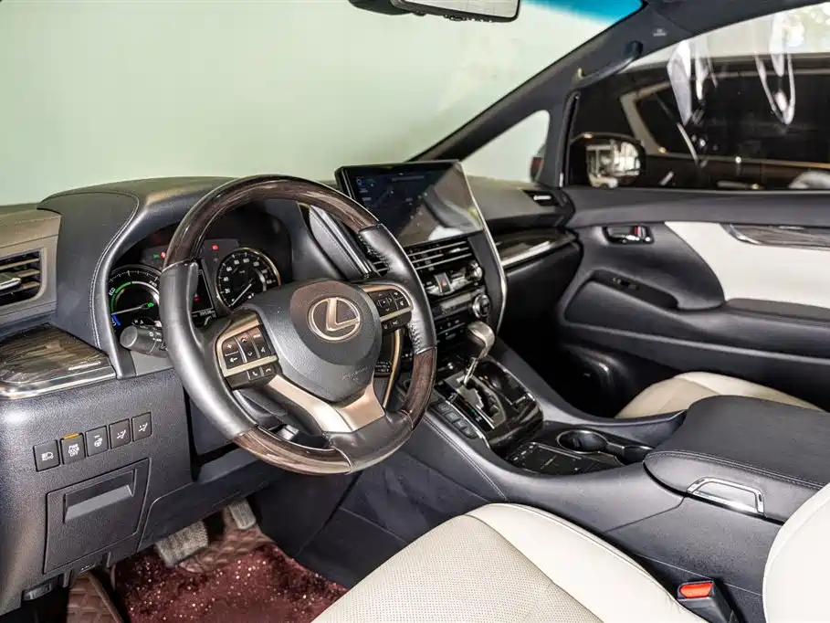 Lexus LM 300h