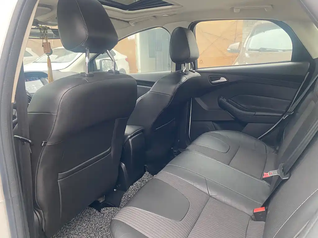 Ford Focus 2012 Sedan 1.6L Automatic Fashion Edition