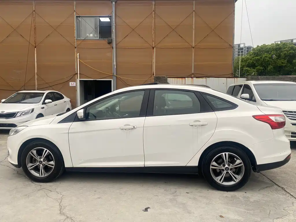 Ford Focus 2012 Sedan 1.6L Automatic Fashion Edition