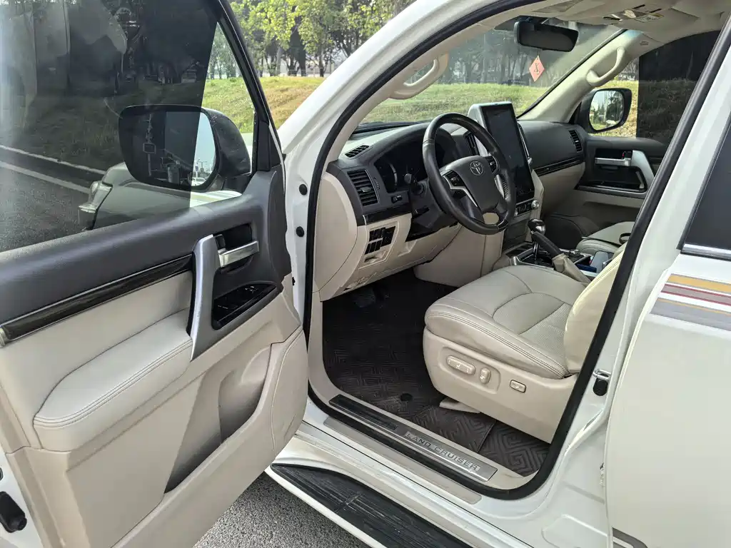 Land Cruiser (Import) 2019 5.7L VX-R