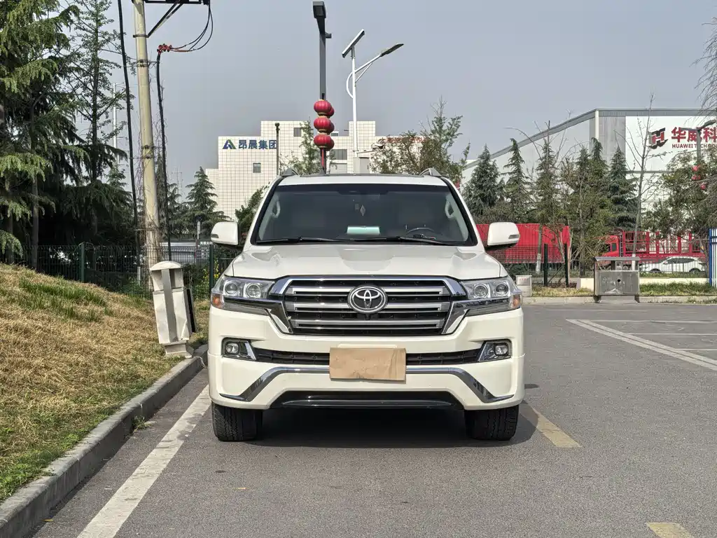 Land Cruiser (Import) 2019 5.7L VX-R