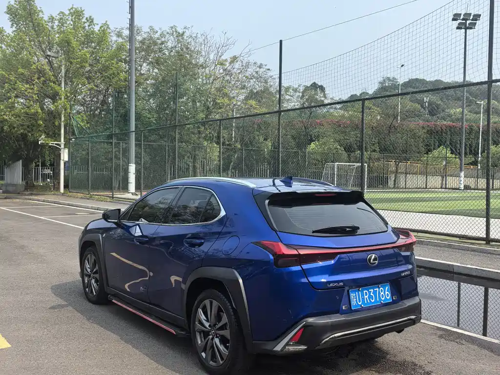 Lexus UX 2020 200 F SPORT