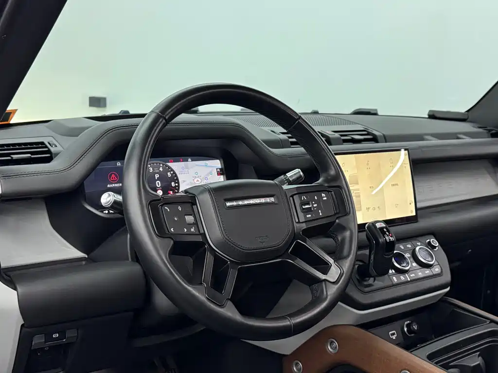 Land Rover Defender 2022 90 2.0T P300 X-Dynamic HSE