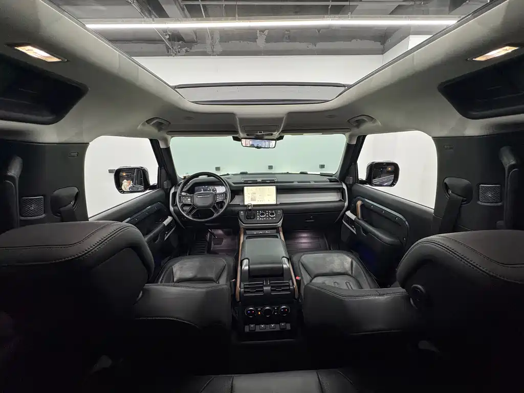 Land Rover Defender 2022 90 2.0T P300 X-Dynamic HSE
