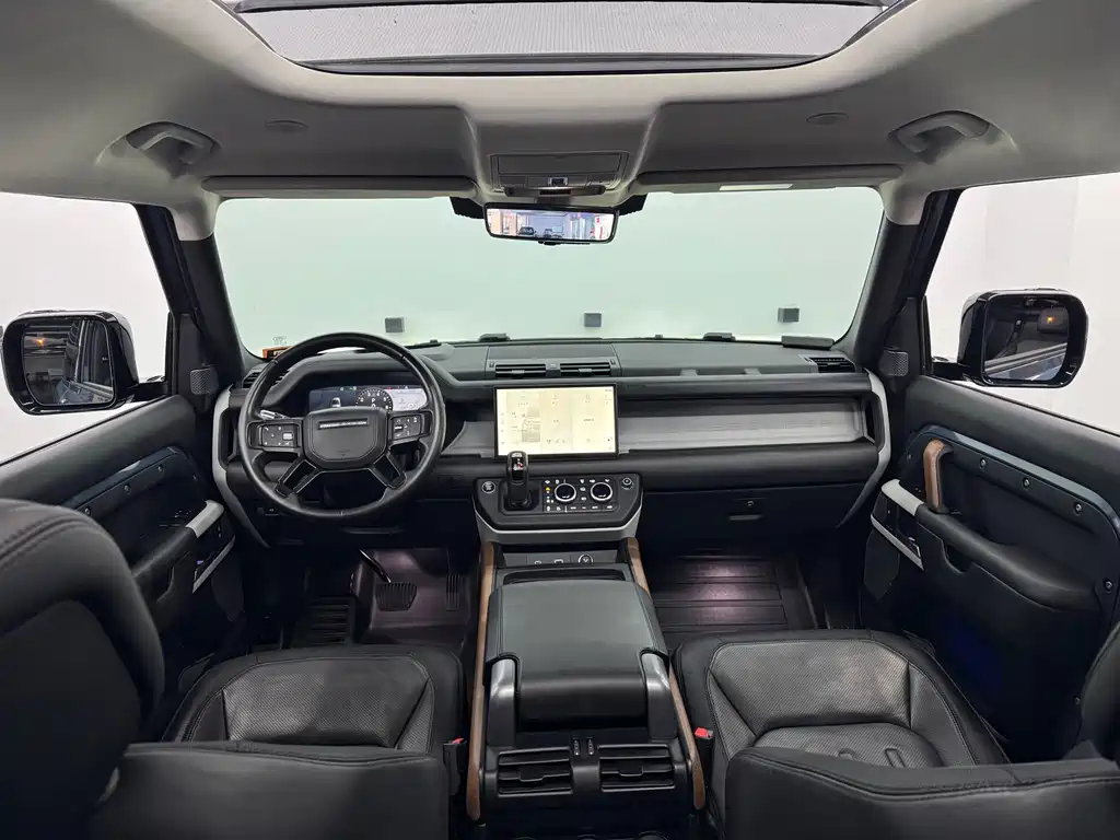 Land Rover Defender 2022 90 2.0T P300 X-Dynamic HSE
