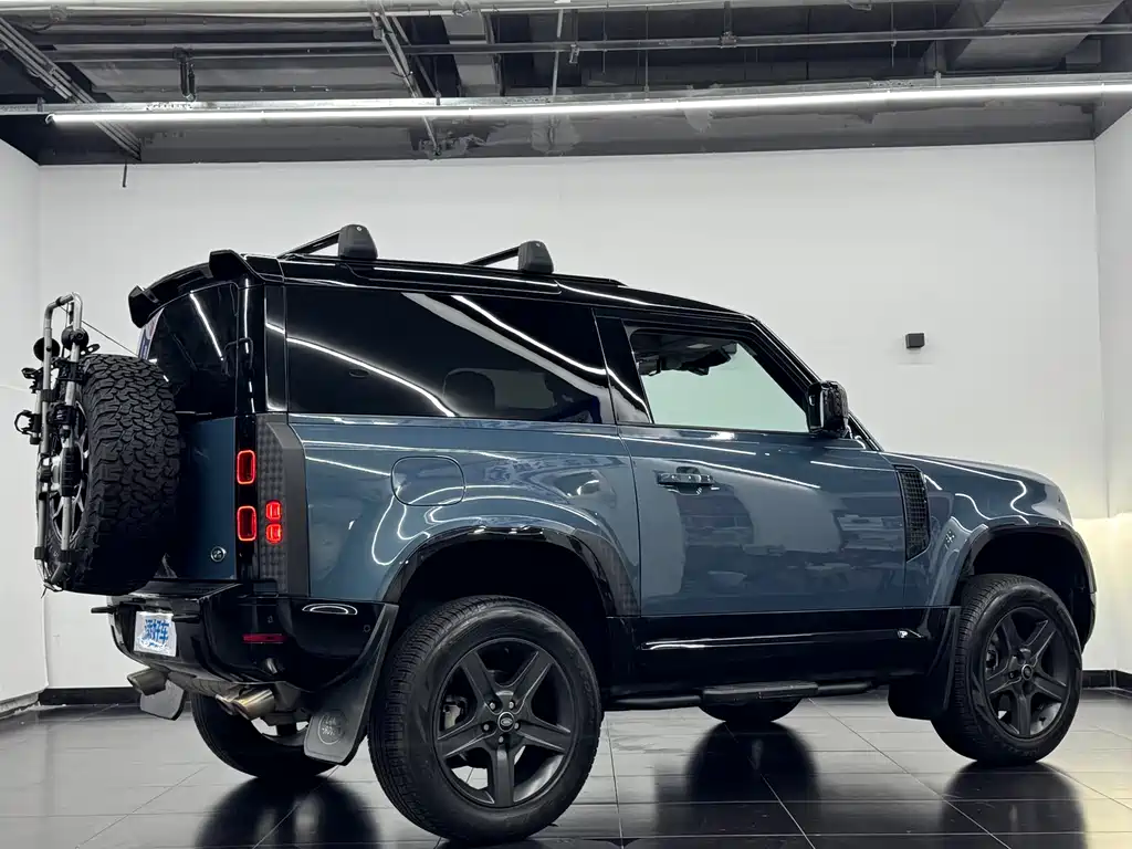 Land Rover Defender 2022 90 2.0T P300 X-Dynamic HSE