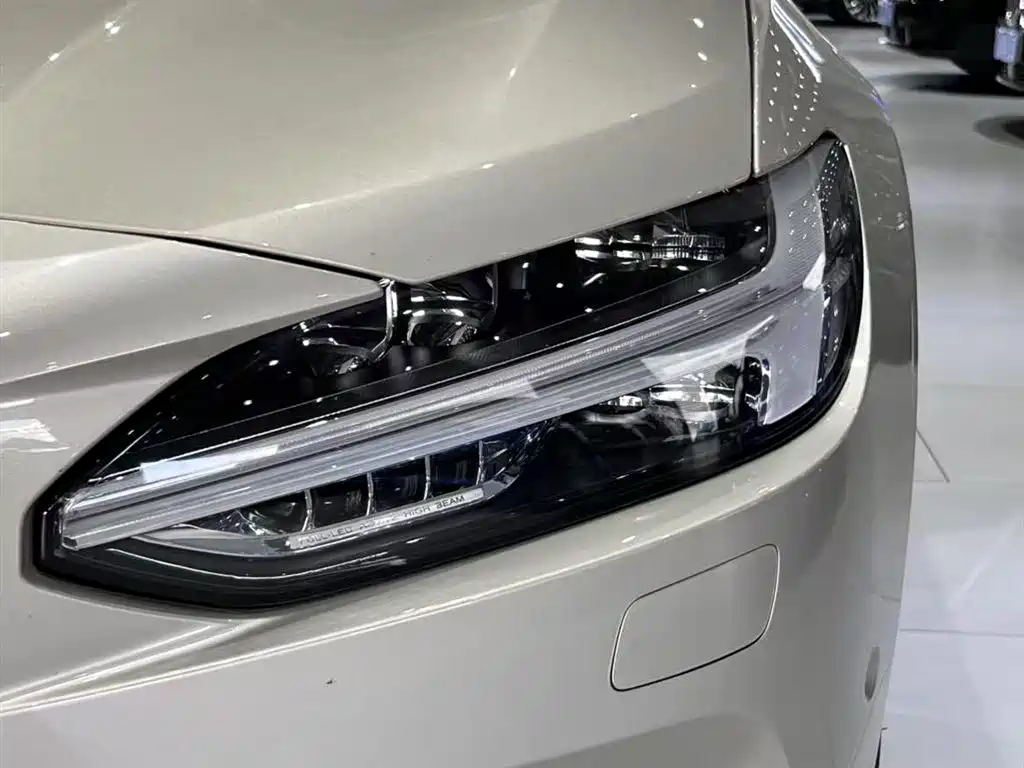 2019 Volvo S90 T8 E-Drive Hybrid Honor Edition 3-Seater