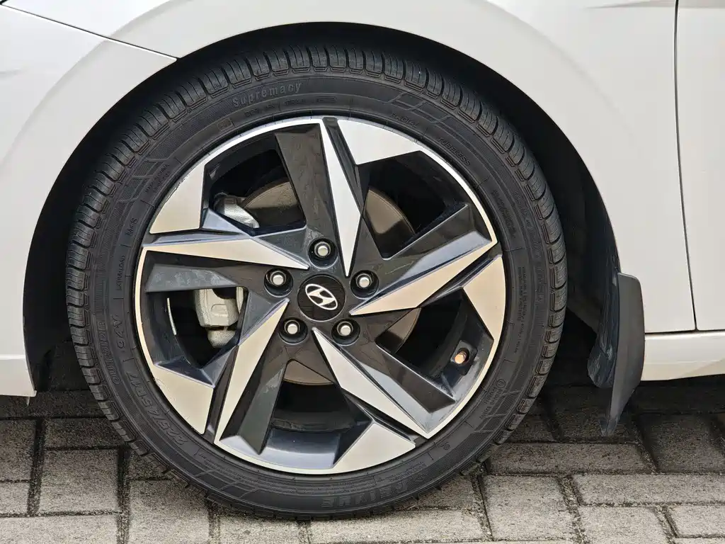 伊兰特 2022款 1.5L CVT LUX尊贵版