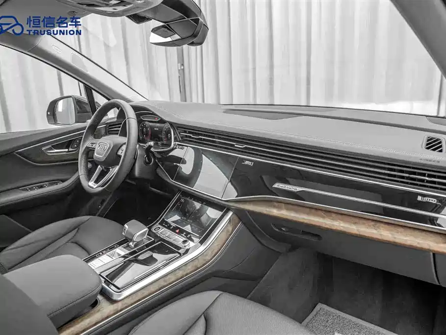 Audi Q7 2023 55 TFSI quattro S line Sport