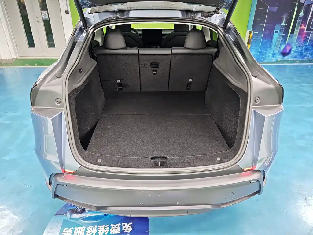 Tesla Model Y 2025 Rear-Wheel Drive