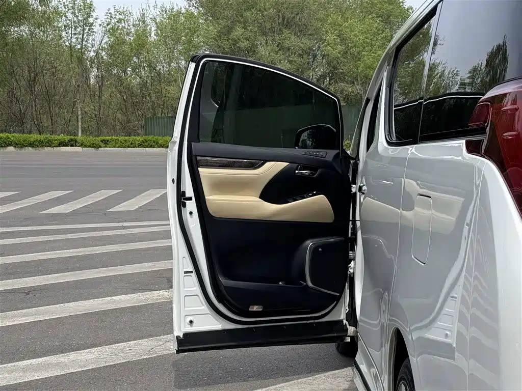 Toyota Alphard 2021 Hybrid 2.5L Premium Edition