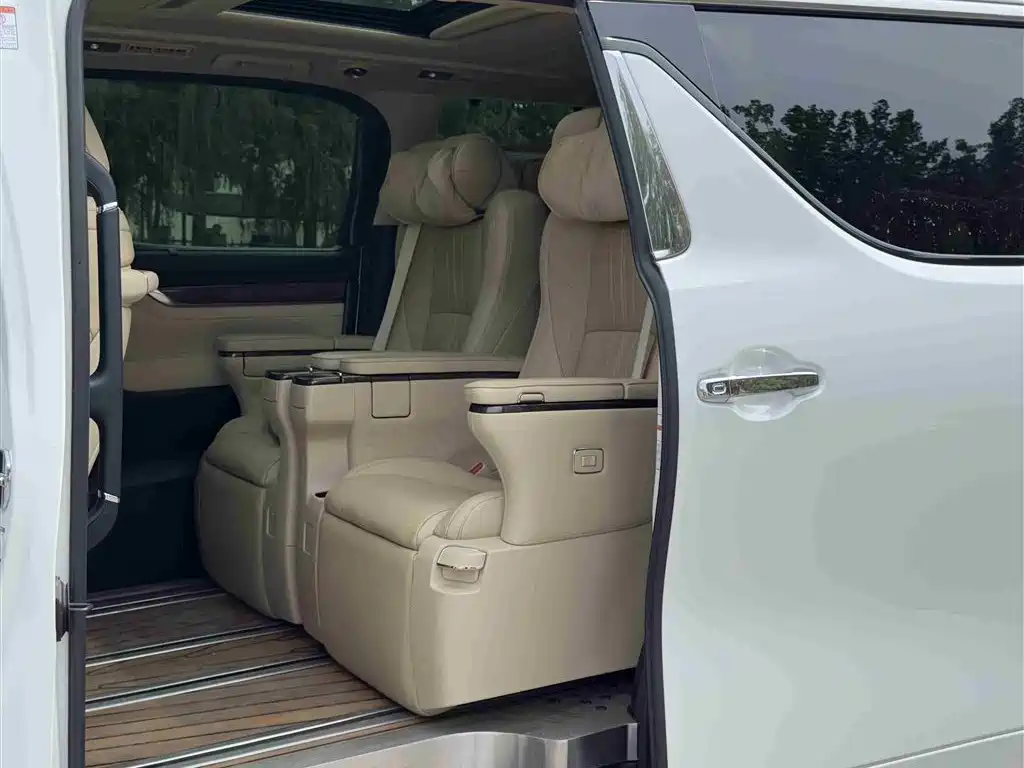Toyota Alphard 2021 Hybrid 2.5L Premium Edition