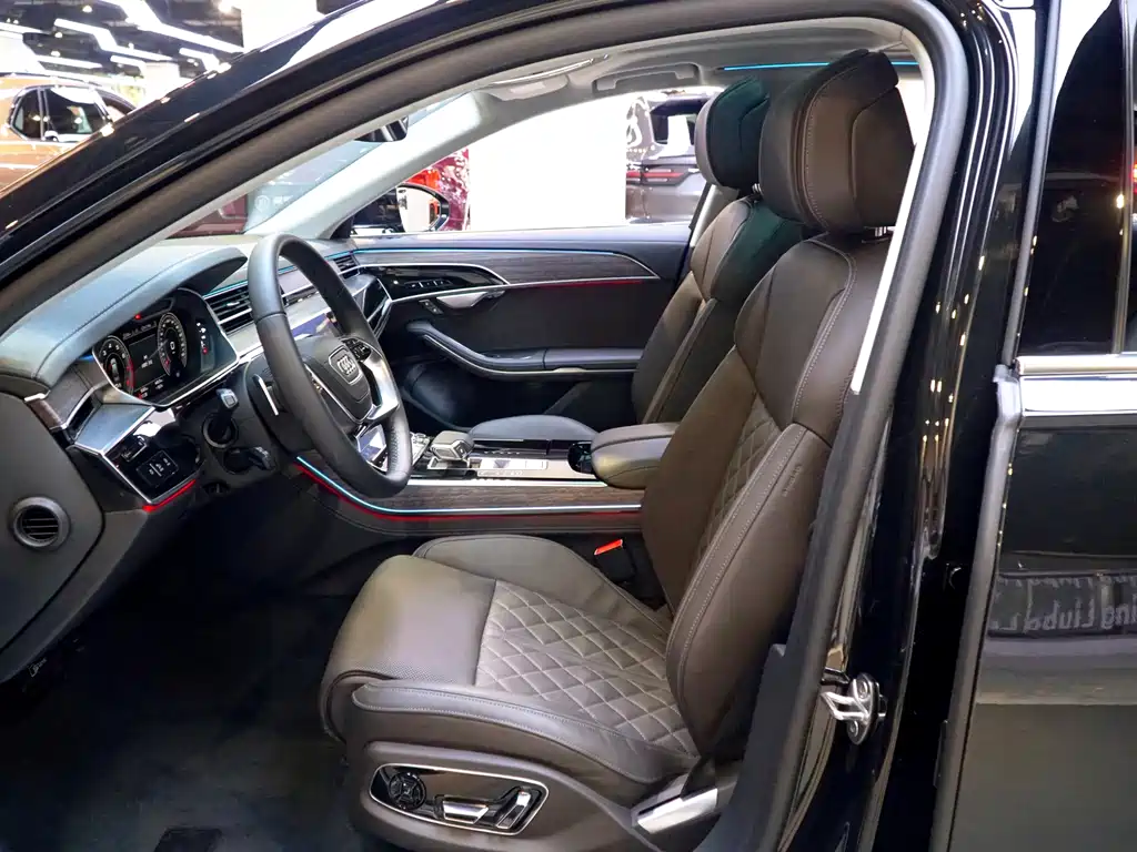 Audi A8L 2025 55 TFSI quattro Flagship