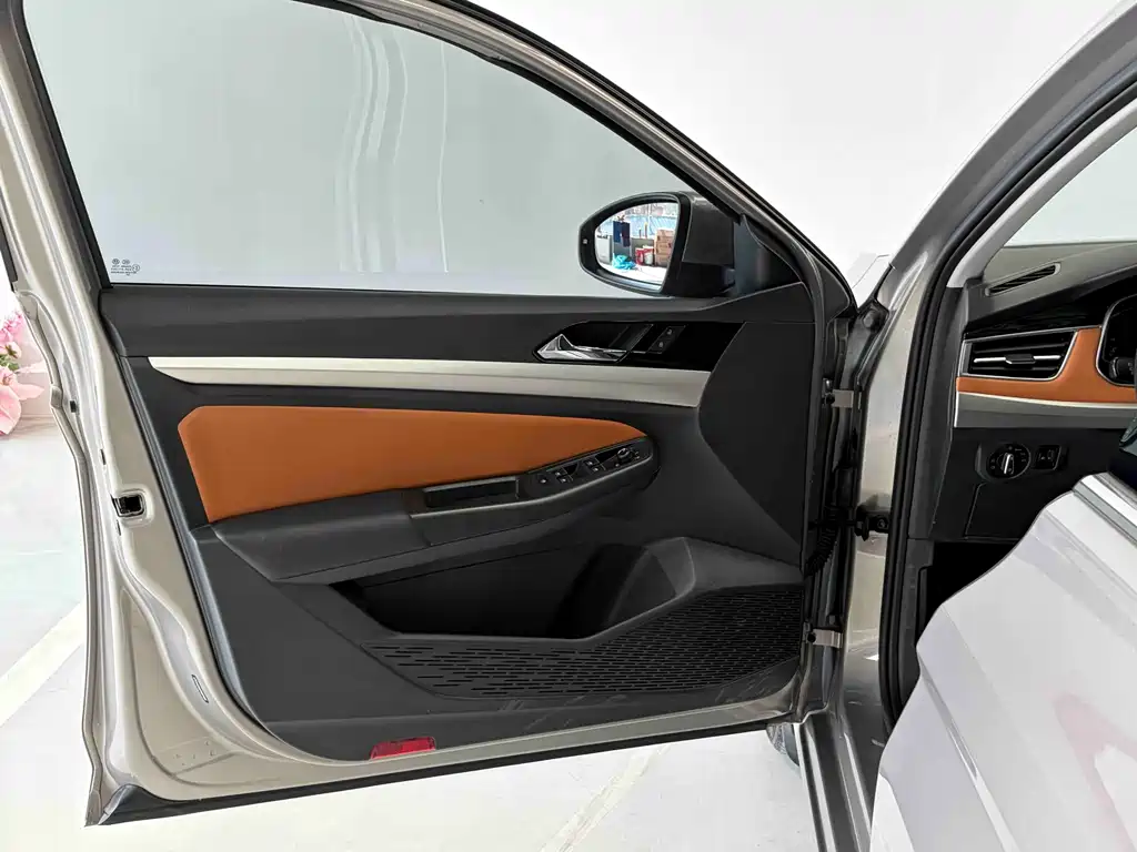 Bora 2023 200TSI DSG Zhixing PRO