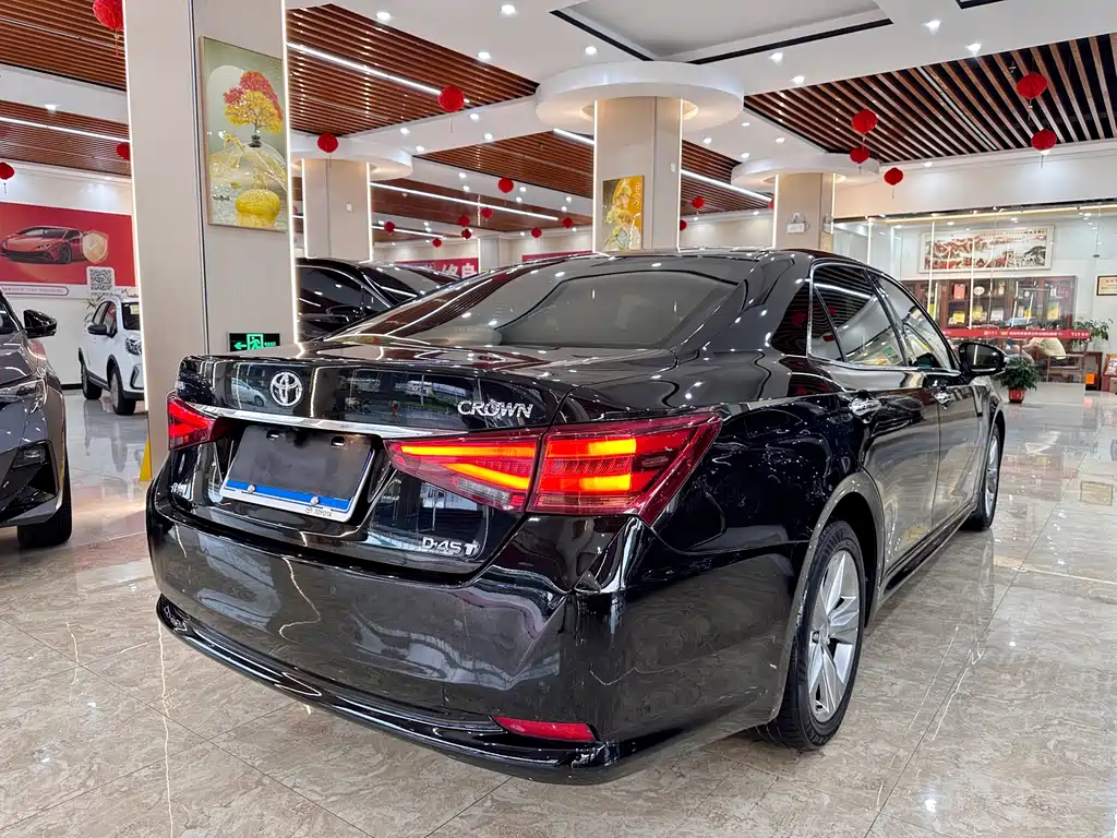 Toyota Crown 2015 2.0T Fashion Edition