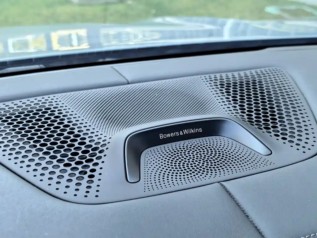 BMW X6 M Competition 2023 - фото 24