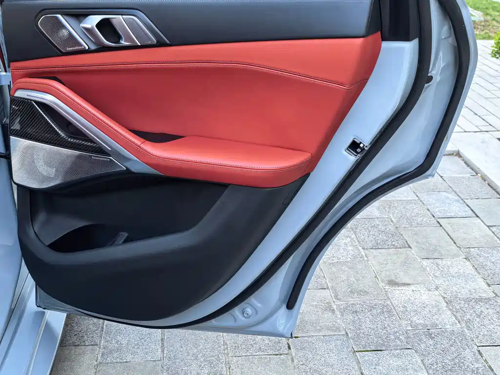 BMW X6 M Competition 2023 - фото 16