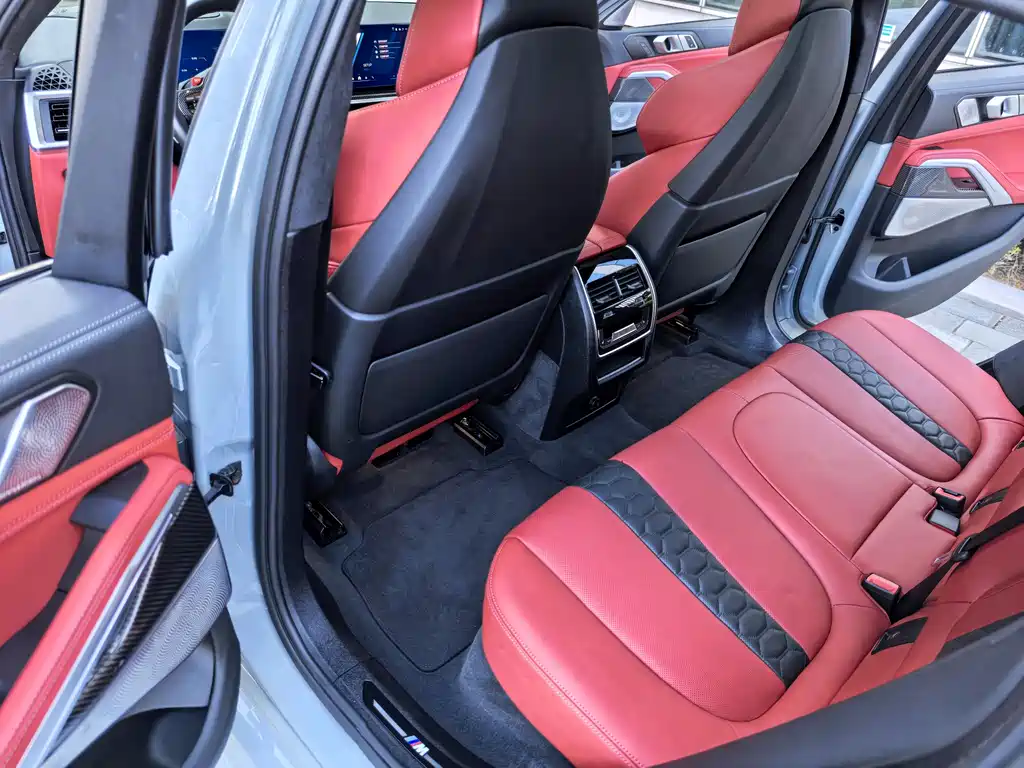 BMW X6 M Competition 2023 - фото 18