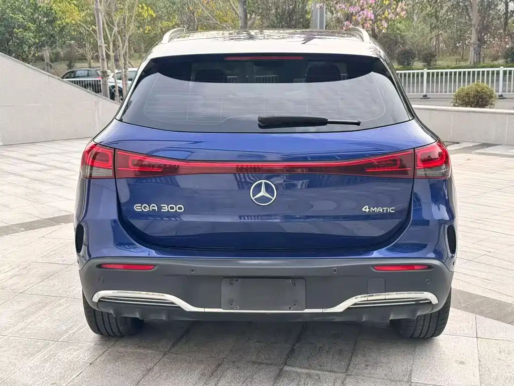 Mercedes-Benz EQA 300 4MATIC Launch Edition 2022