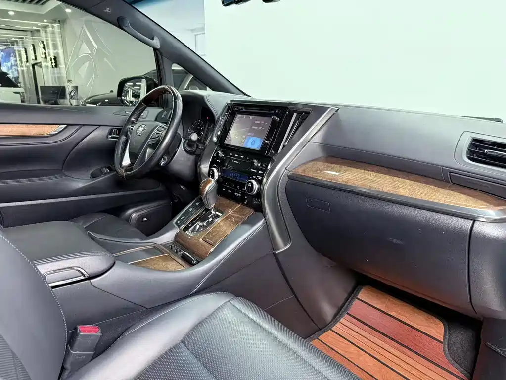 Alphard 2015 3.5L Luxury Edition