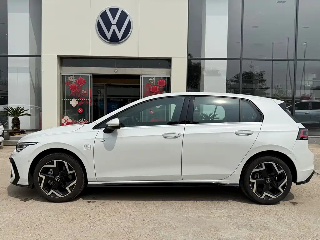 Golf 2025 300TSI R-Line