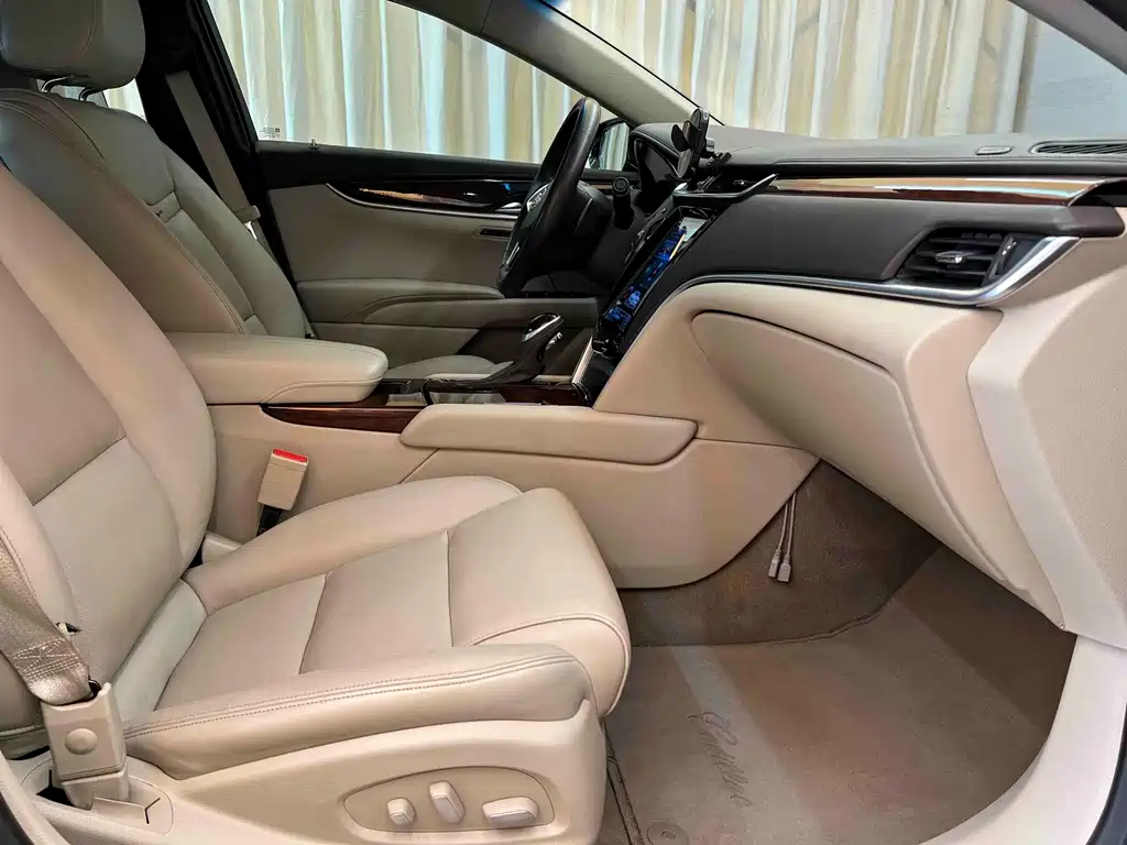 Cadillac XTS 2015 28T Luxury