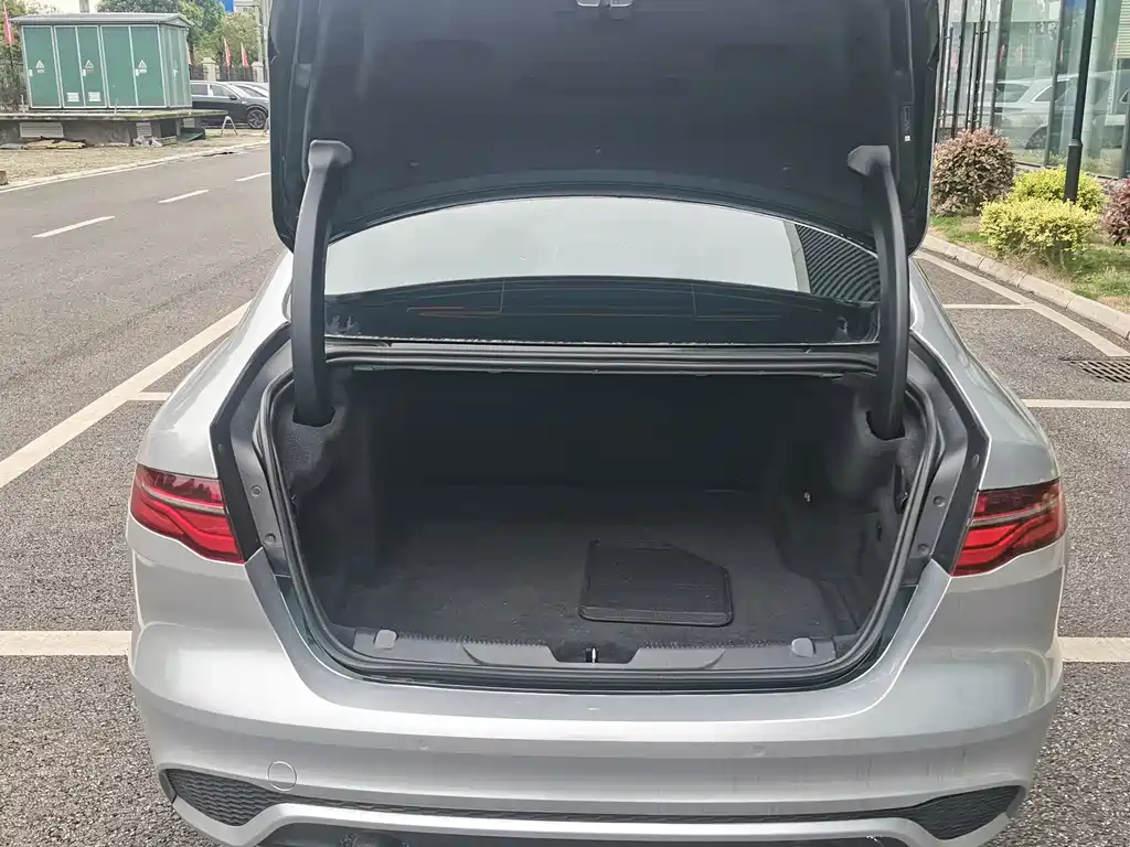 Jaguar XEL 2024 2.0T 250PS R-DYNAMIC S
