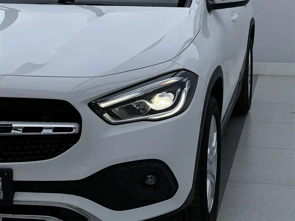 Mercedes-Benz GLA 200