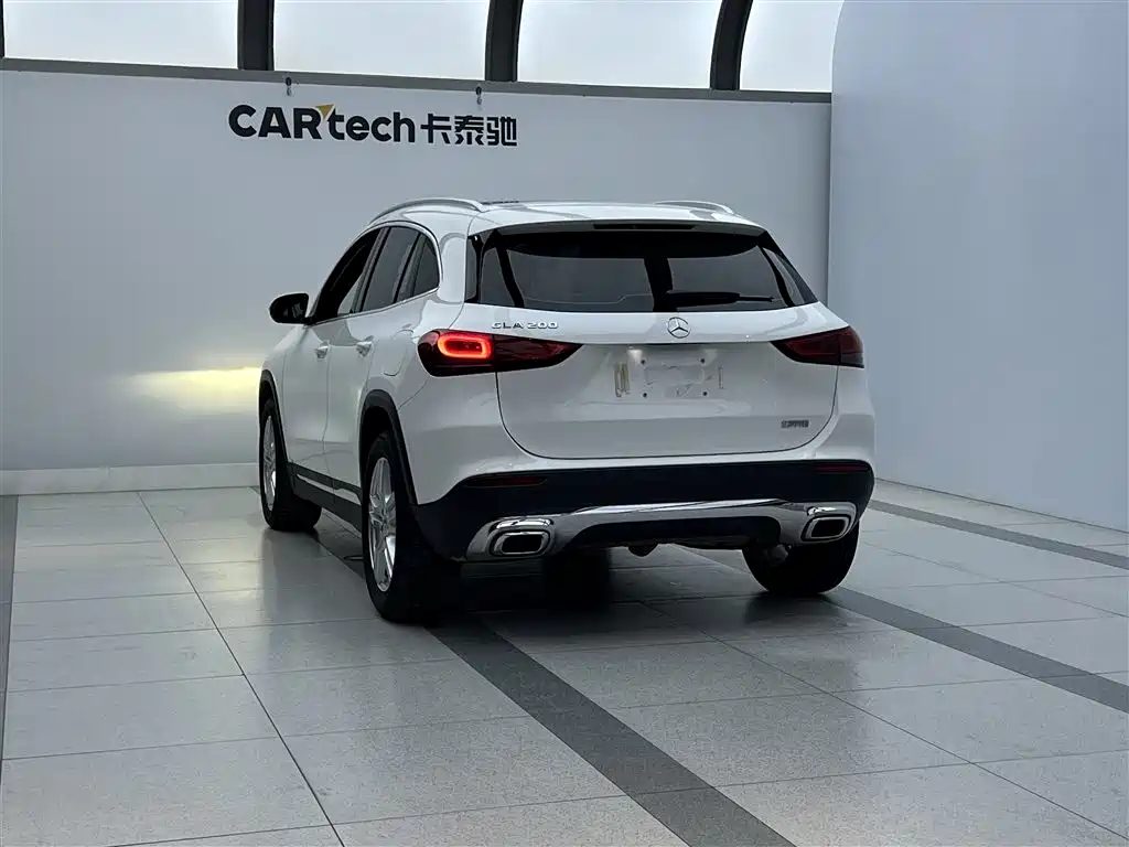 Mercedes-Benz GLA 200