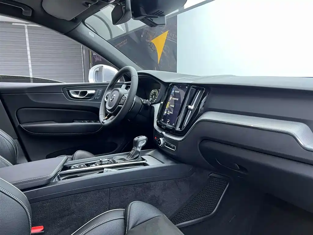 Volvo XC60 2018 T5 AWD Zhiyuan Sport Edition