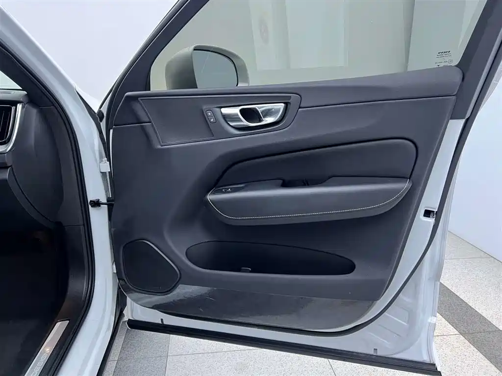 Volvo XC60 2018 T5 AWD Zhiyuan Sport Edition