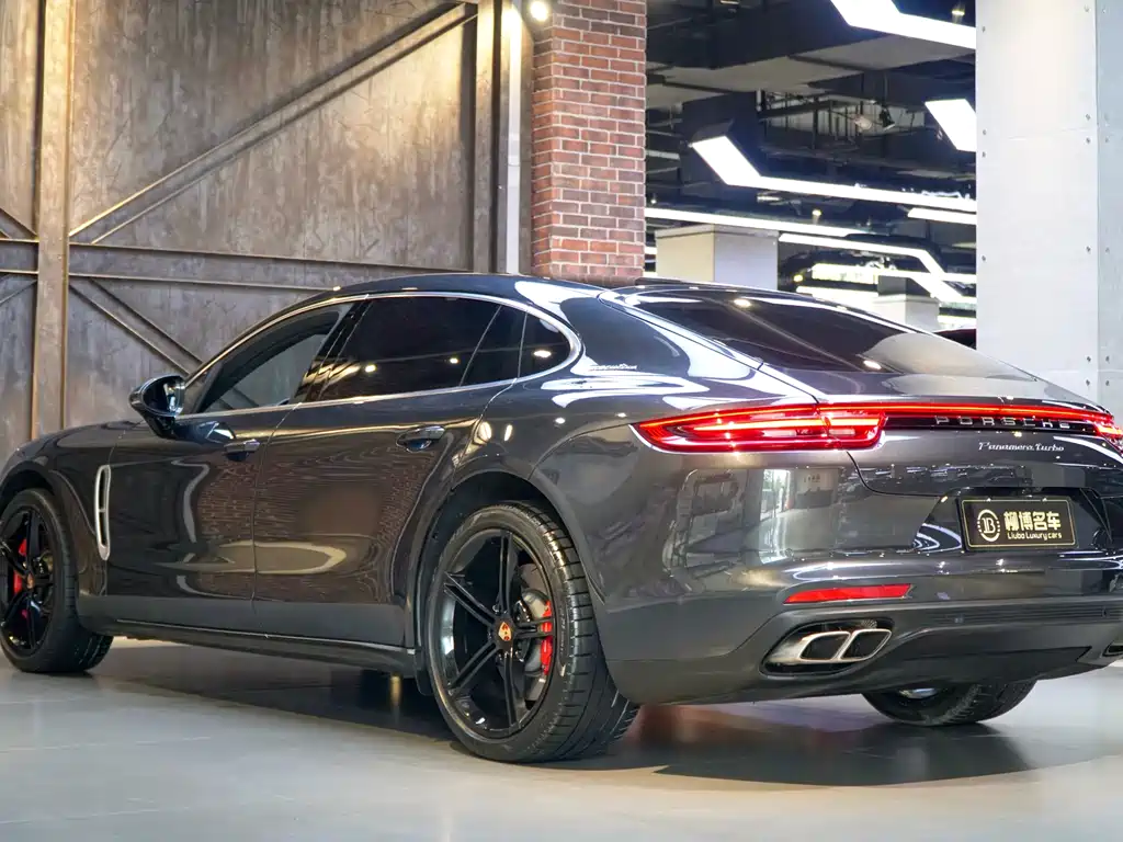 2017 Porsche Panamera Turbo Executive 4.0T